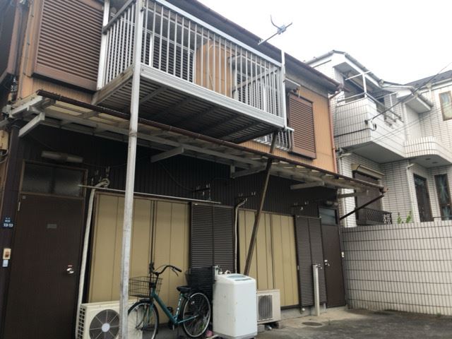 神奈川県川崎市幸区東小倉の木造2階建て家屋解体工事前の様子です。